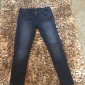 Dark wash skinny bluejeans